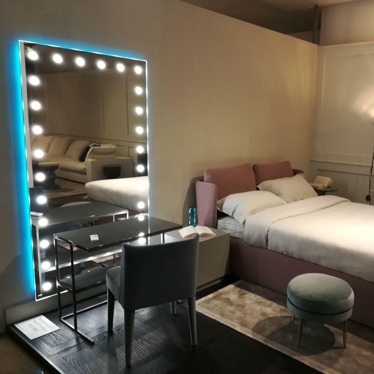 Featured Photo of 2024 Latest Light Up Wall Mirrors