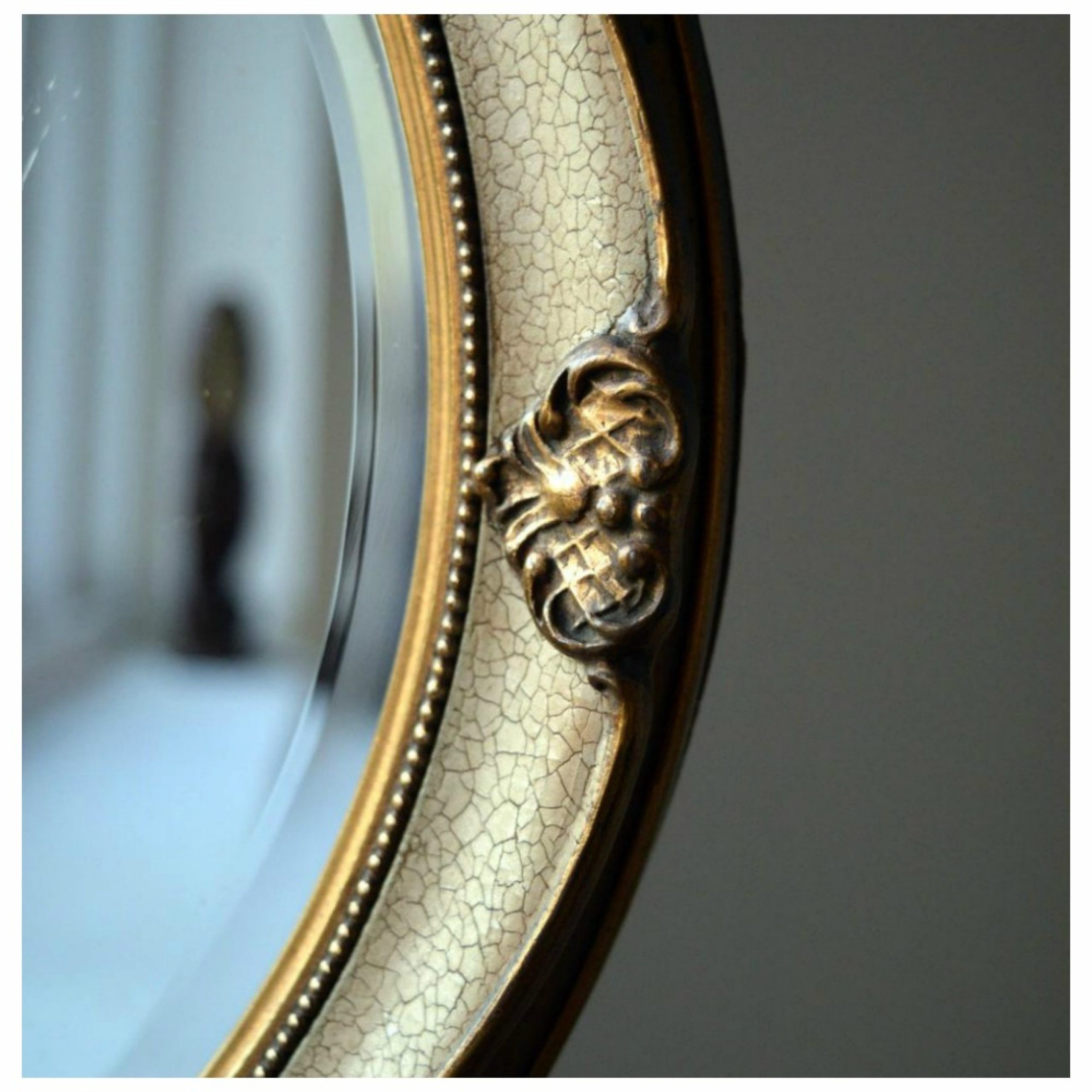 Latest Beautiful Golden Round Mirror / Vintage 👍 (View 4 of 15)