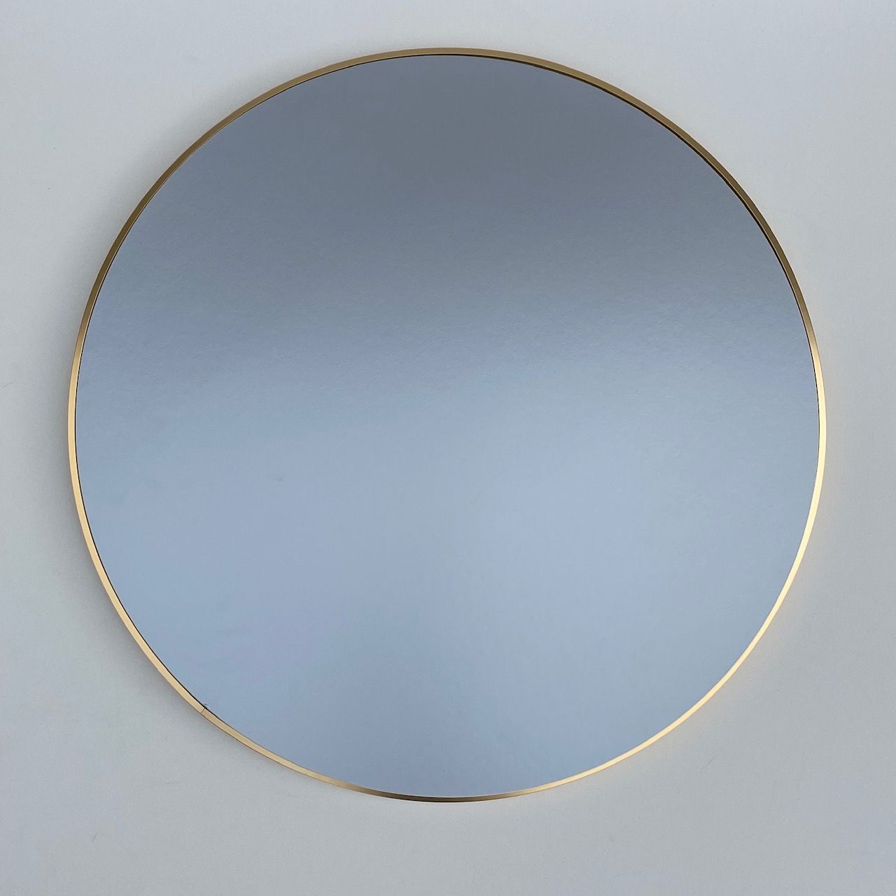 Famous Gold Round Aluminum Framed Mirror – Artsource Within Gold Rounded Corner Wall Mirrors (View 7 of 15)
